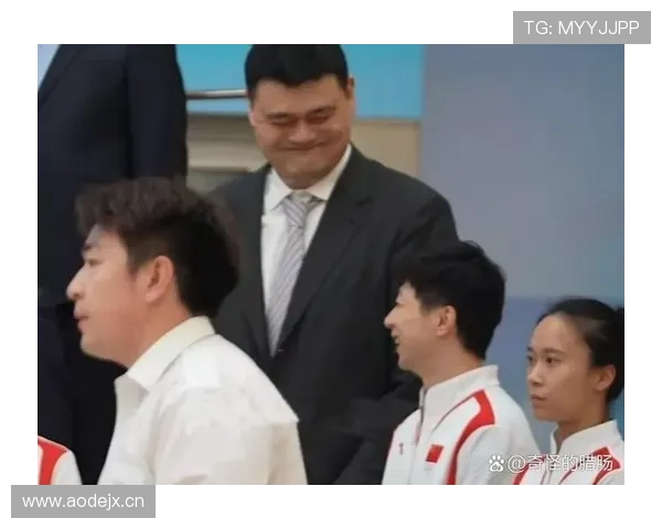 马龙与姚明同框高清瞬间展现中国体育巨星的风采与魅力
